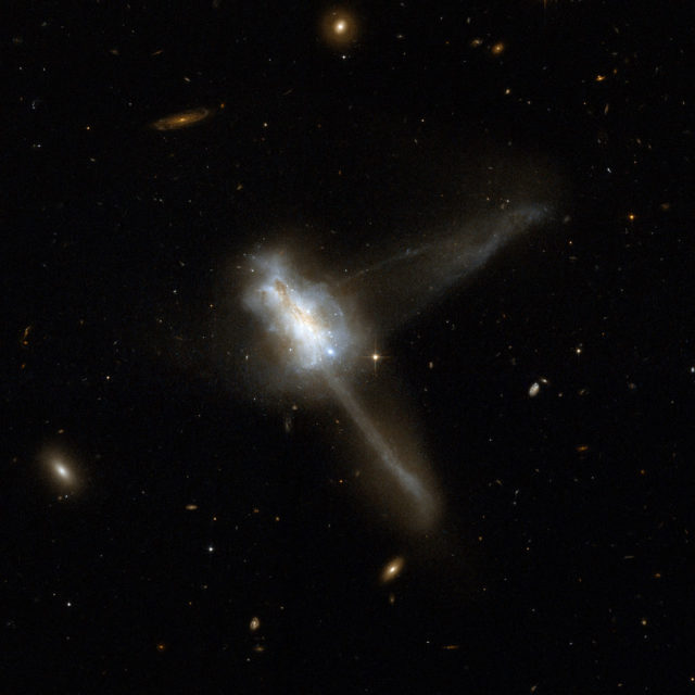 IC 883 || Irregular Galaxy