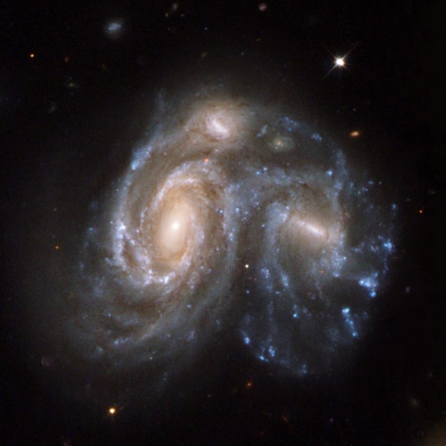 Arp 272 || pair of interacting galaxies